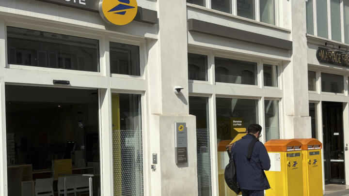 A man walks past an office of France's national postal service, La Poste, on August 26, 2025. (Masha Macpherson, AP)