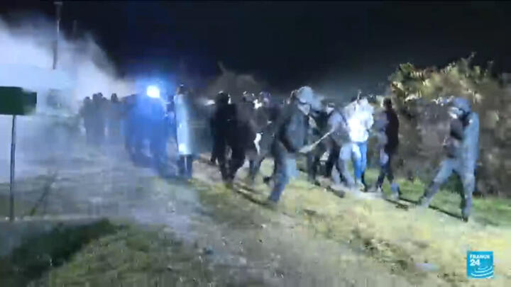 France: Police use tear gas to clear farmer protests